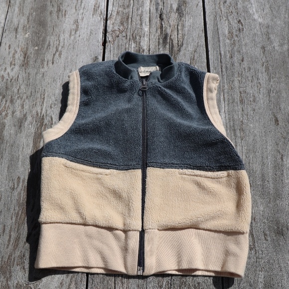 Boys Fin and Vince Gray and Cream Vest - Size 12/18M - Picture 1 of 3
